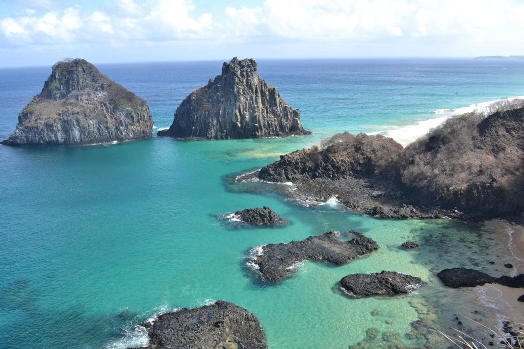 Empetur e Latam promovem primeiro voo direto de São Paulo para Fernando de Noronha - Foto: Pixabay Empetur e Latam promovem primeiro voo direto de São Paulo para Fernando de Noronha - Foto: Pixabay - Golfinho Rotador