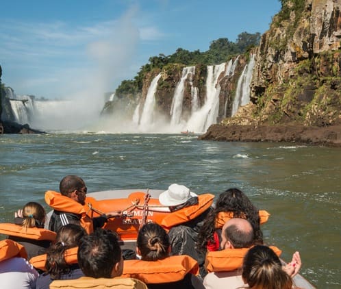 Para a FBHA, os recentes episódios mostram que promover o Brasil como destino exige o compromisso com experiências seguras e alinhadas a padrões internacionais Para a FBHA, os recentes episódios mostram que promover o Brasil como destino exige o compromisso com experiências seguras e alinhadas a padrões internacionais