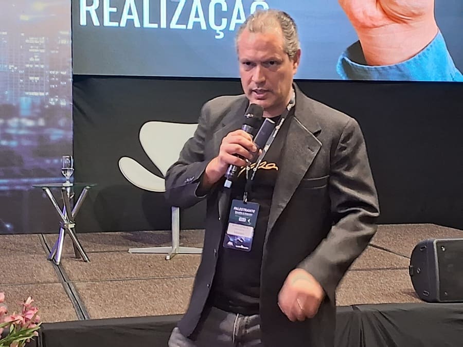 Zapellin chamada Propósito e Atitude