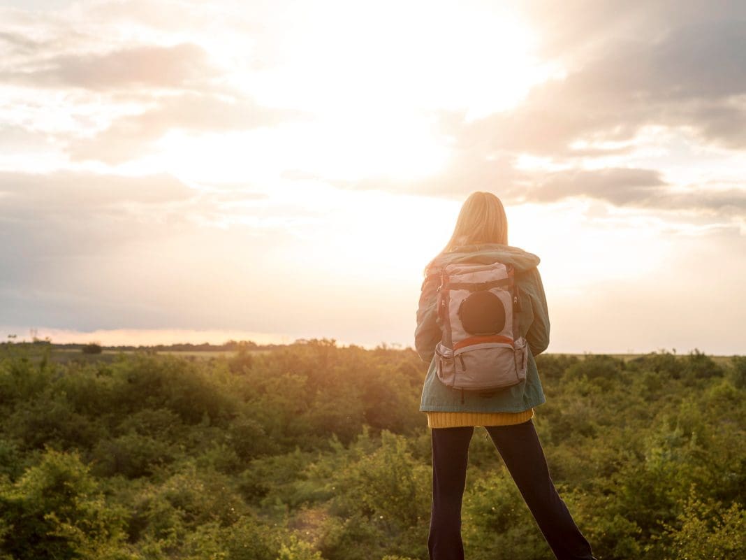 2148579610 Viagens solo viram tendência global e destacam segurança como prioridade - Foto: Freepik
