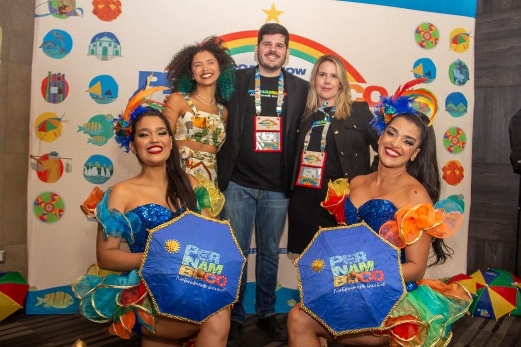 Equipe da Empetur junto ao Balé Cultural - Foto: divulgação
