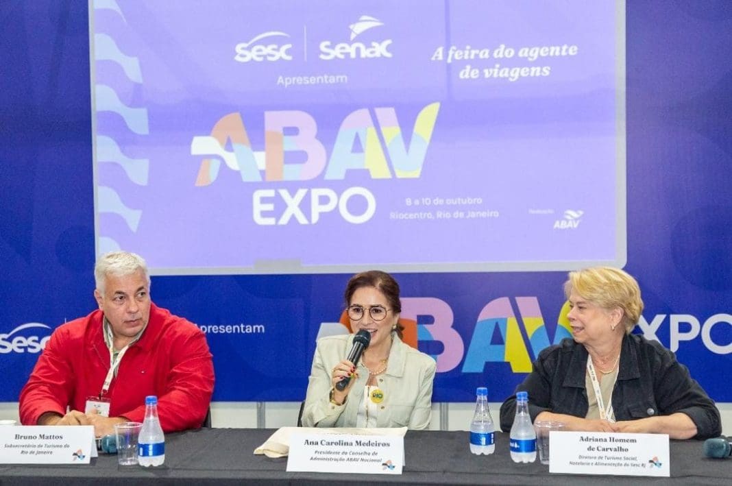 Da esquerda para a direita: Bruno Mattos, Ana Carolina Medeiros e Adriana Homem de Carvalho. - Crédito: Carol Mendonça - ABAV EXPO