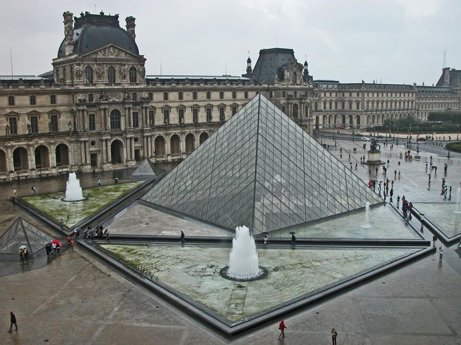 Roubo no Louvre