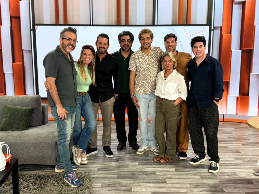 Flávio Valle com equipe do Connect USA TV - Foto: divulgação
