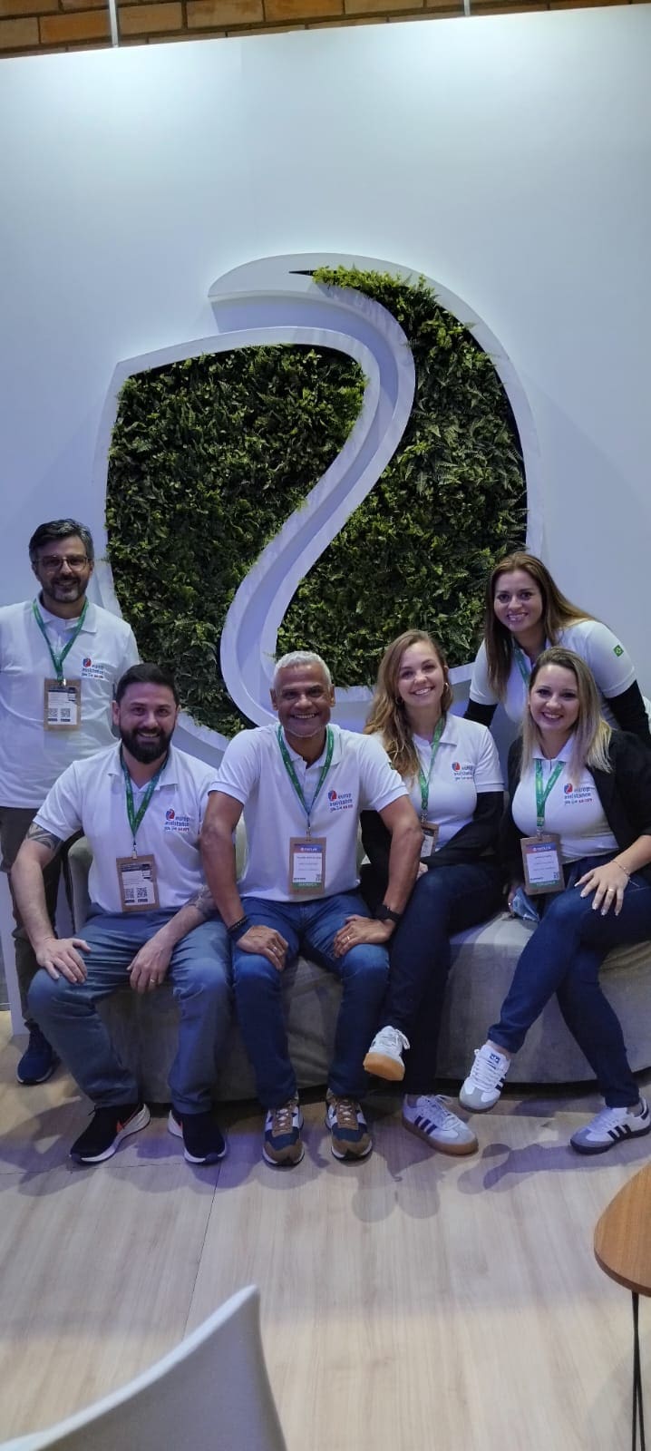 Força de Vendas e equipe de Marketing da Europ Assistance Brasil no movimentado estande da 37ª edição do Festuris, em Gramado (RS) - Crédito: DT