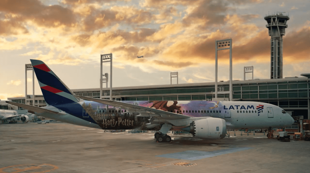LATAM - Harry Potter A LATAM apresenta aeronaves personalizadas com o universo de Harry Potter — (Divulgação LATAM/Warner Bros. Discovery)