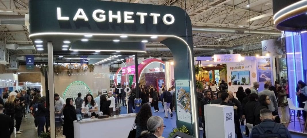 Estande da rede Laghetto Hotels é destaque no Festuris 2025, em Gramado (RS), reforçando a presença da marca em um dos principais eventos de turismo da América Latina. (Crédito: DT)