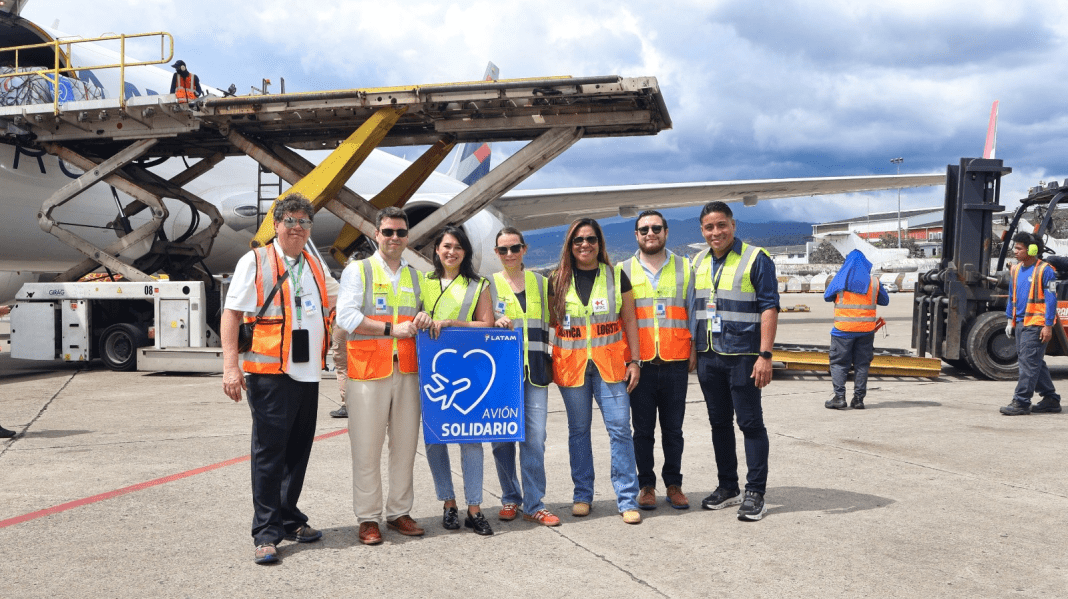Este é o primeiro voo charter humanitário da LATAM, Kuehne+Nagel e da Federação Internacional das Sociedades da Cruz Vermelha e do Crescente Vermelho (IFRC) com destino à Jamaica - Crédito: divulgação