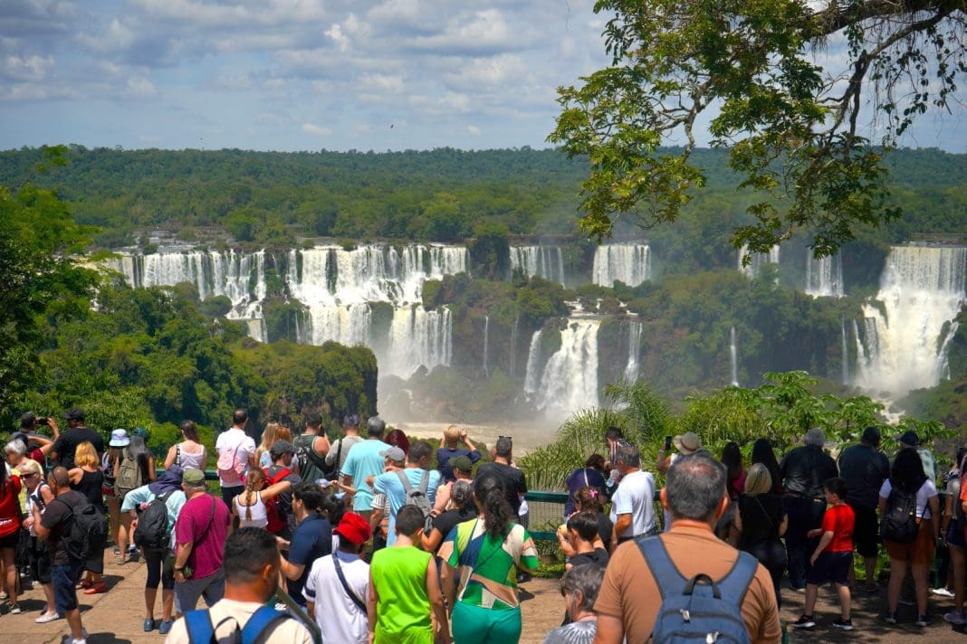 WhatsApp-Image-2025-12-02-at-15.29.09 As Cataratas do Iguaçu seguem como uma das atrações mais procuradas do turismo brasileiro - Crédito: Urbia+Cataratas — Parque Nacional do Iguaçu