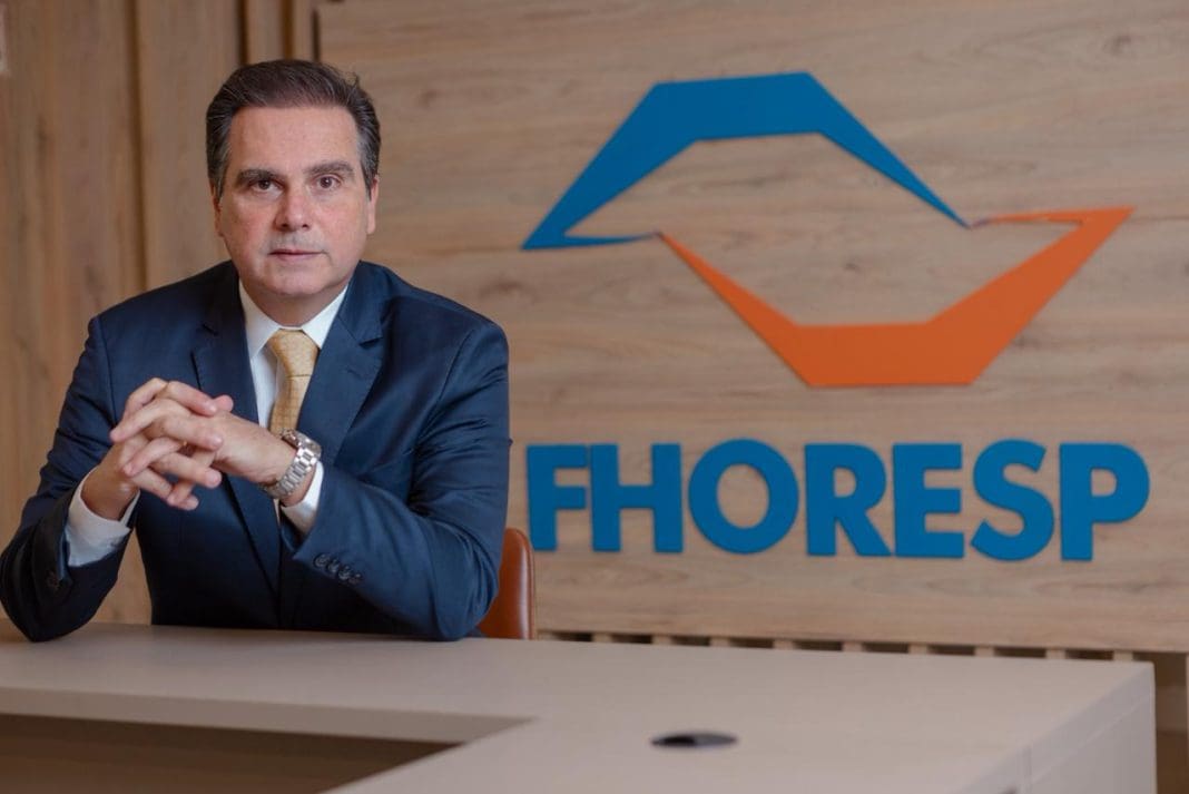 Edson Pinto, diretor-executivo da Fhoresp, destaca que inflação e alta de custos comprimem as margens do setor mesmo com demanda crescente. - Crédito: divulgação
