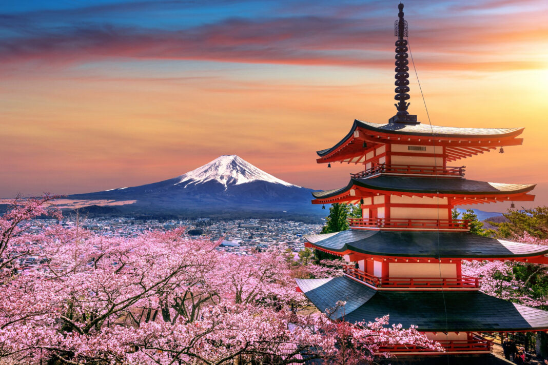 215 Japão combina tradição milenar e tecnologia de ponta, atraindo cada vez mais turistas brasileiros com a isenção de visto para viagens de até 90 dias. Crédito: Freepik