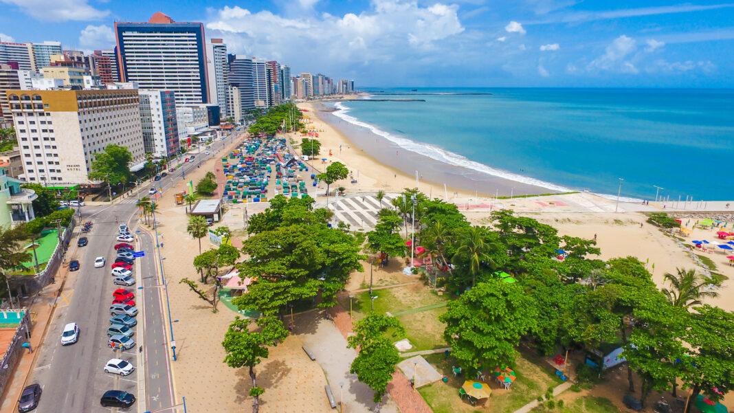 Ceará - Praia do Meireles, em Fortaleza (CE), um dos principais cartões-postais da capital cearense e destaque do turismo nacional - Crédito obrigatório: Jade Queiroz – MTur