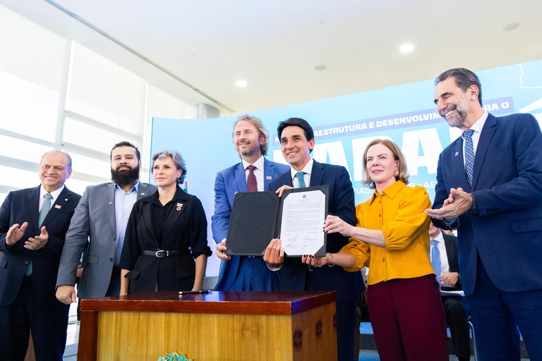 Assinatuda da autorizaçao para licitação de duas obras para o Aeroporto Regional de Maringá (PR) - Crédito: divulgação MPor Assinatuda da autorizaçao para licitação de duas obras para o Aeroporto Regional de Maringá (PR) - Crédito: divulgação MPor