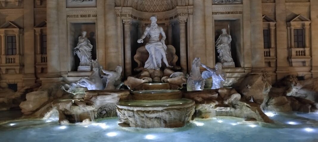 Fonte di Trevi durante a noite Fonte di Trevi durante a noite - Crédito: Denis Rugeri - Serra Negra