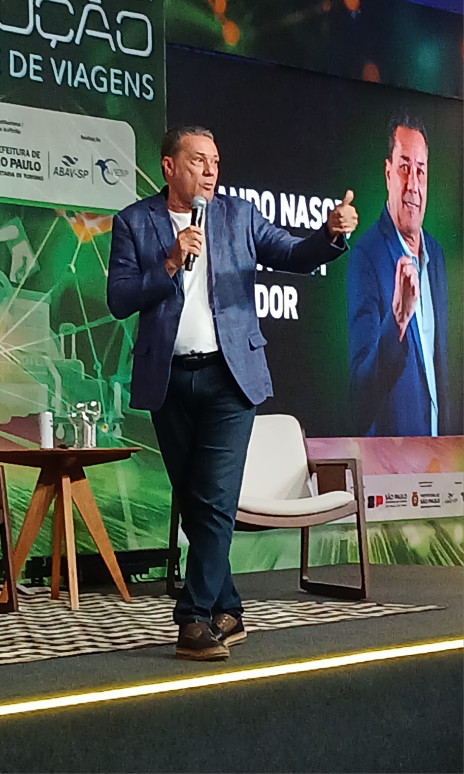 Vanderlei Luxemburgo durante palestra motivacional na 48ª Abav TravelSP, em Campinas, ao compartilhar experiências de liderança e estratégia com profissionais do turismo. - Crédito: Paulo Atzingen - Diário do Turismo