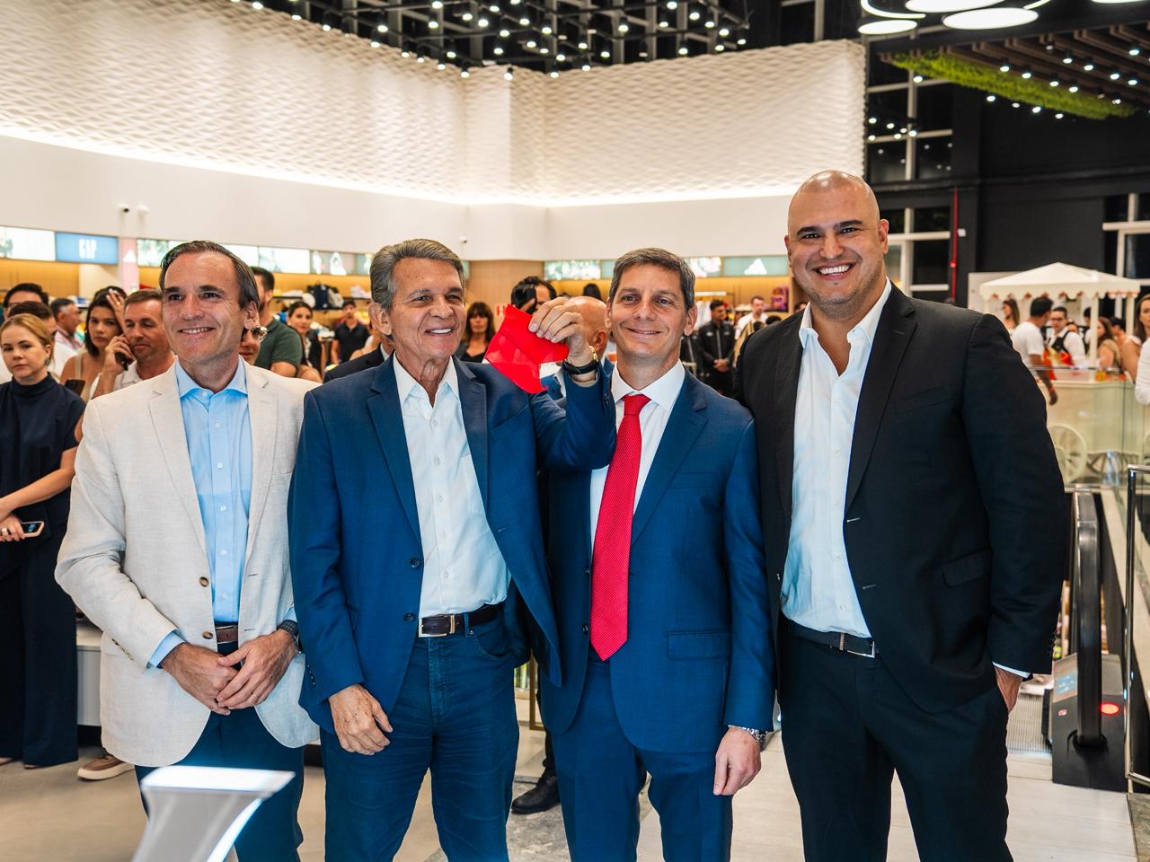 Evento de inauguração da Luryx Duty Free reuniu autoridades locais, empresários e profissionais do turismo no Dreams Park Show. Crédito: Divulgação