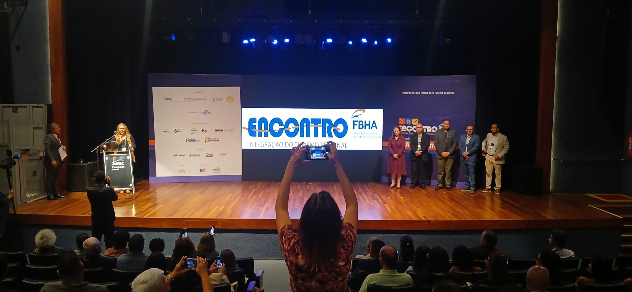 Evento da FBHA em Feira de Santana promove diálogo entre empresários, gestores públicos e profissionais da cadeia produtiva do turismo.Crédito: Paulo Atzingen / DT