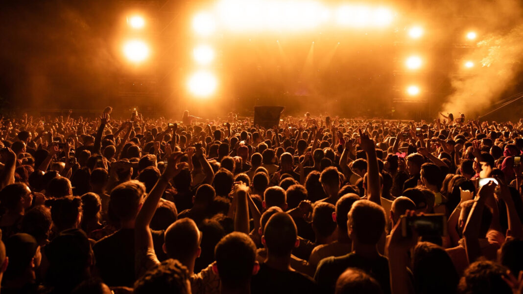 Grandes eventos culturais, esportivos e musicais têm impulsionado o turismo internacional e influenciado o planejamento de viagens. - Crédito: Freepik