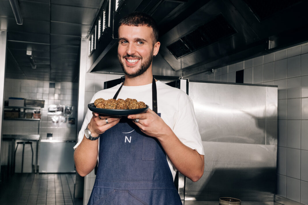 Alfie Steiner, criador de conteúdo gastronômico e embaixador da campanha. Novotel