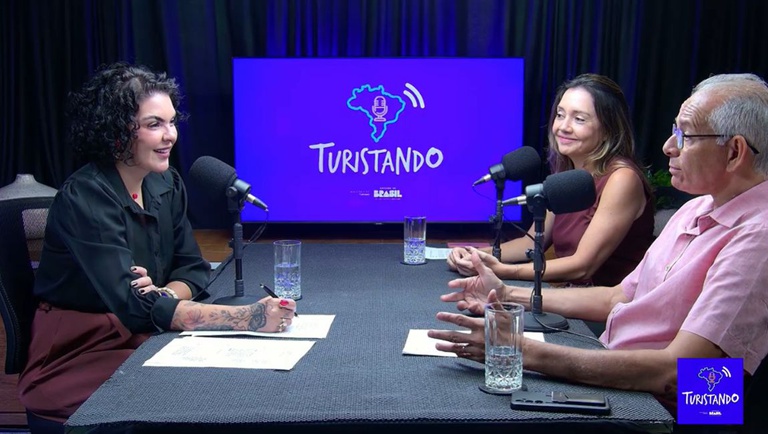 No Dia do Agente de Viagens, celebrado em 22 de abril, o Ministério do Turismo lançou um episódio especial do videocast “Turistando”, destacando a importância desses profissionais para o desenvolvimento do turismo brasileiro e para a segurança dos viajantes. Crédito: Reprodução/YouTube. No Dia do Agente de Viagens, celebrado em 22 de abril, o Ministério do Turismo lançou um episódio especial do videocast “Turistando”, destacando a importância desses profissionais para o desenvolvimento do turismo brasileiro e para a segurança dos viajantes. Crédito: Reprodução/YouTube.