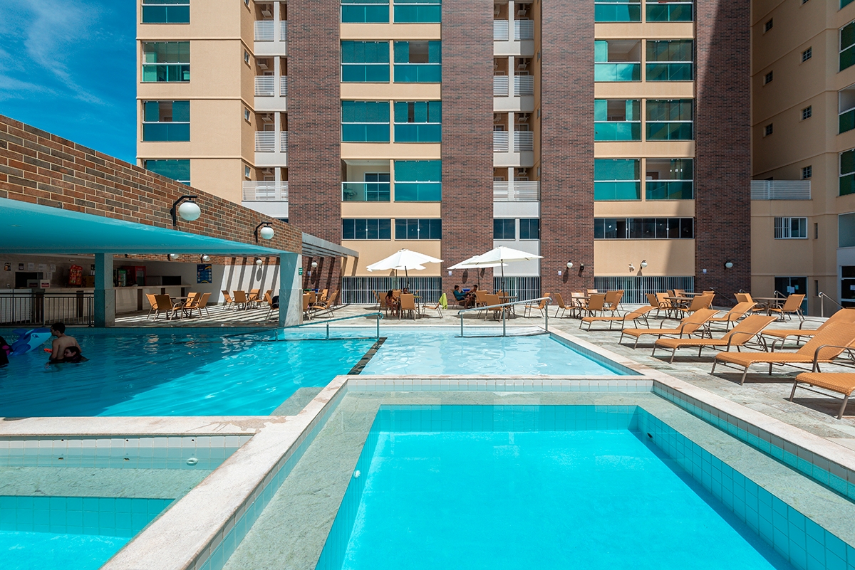 Área de piscinas oferece opções de lazer e relaxamento para visitantes de todas as idades. Crédito: Divulgação Grupo diRoma / Cacau 3 Comunicação.