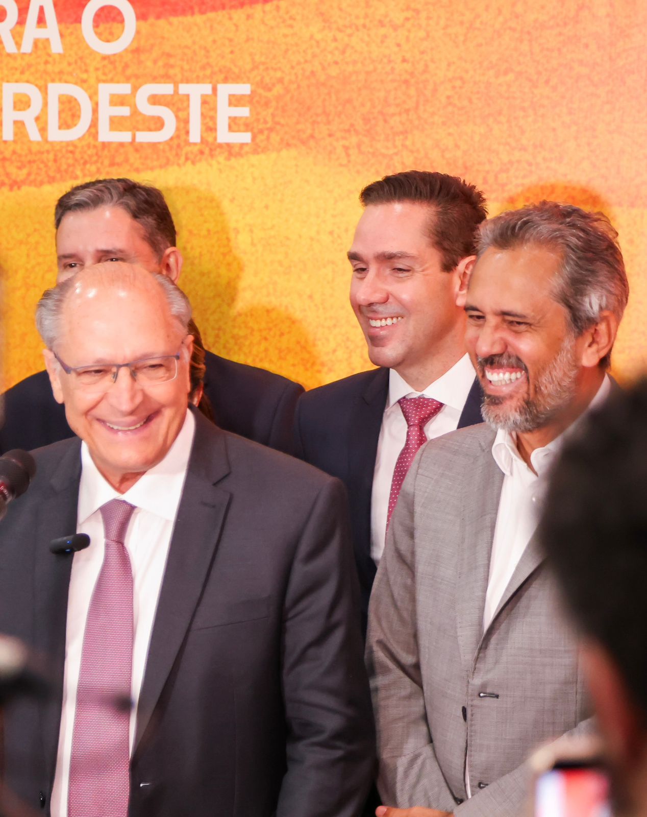 Eduardo Bismarck ao lado de Geraldo Alckmin e Elmano de Freitas em evento que destacou o crescimento do turismo cearense — crédito: Thaís Mesquita