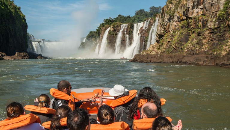 Passeio do Macuco, no Parque do Iguaçu, terá serviços aprimorados com apoio do Ministério do Turismo. Crédito: Zig Koch/MTur Destinos