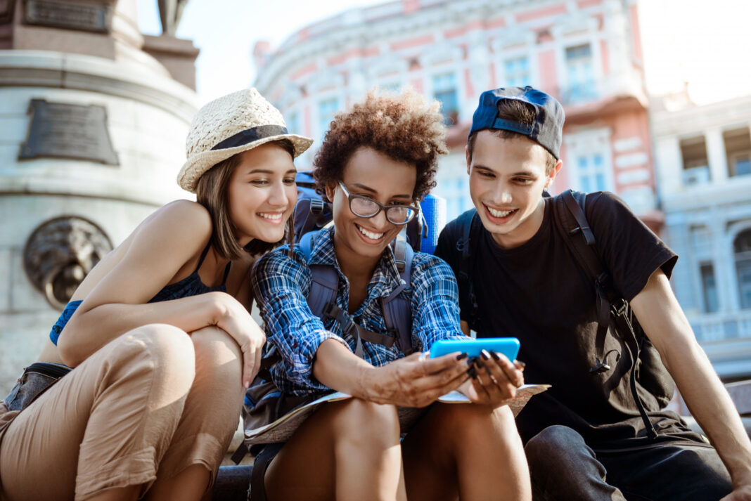 Geração Z abandona pacotes tradicionais e aposta em viagens com experiências - Crédito: Magnific / Freepik Geração Z abandona pacotes tradicionais e aposta em viagens com experiências - Crédito: Magnific / Freepik