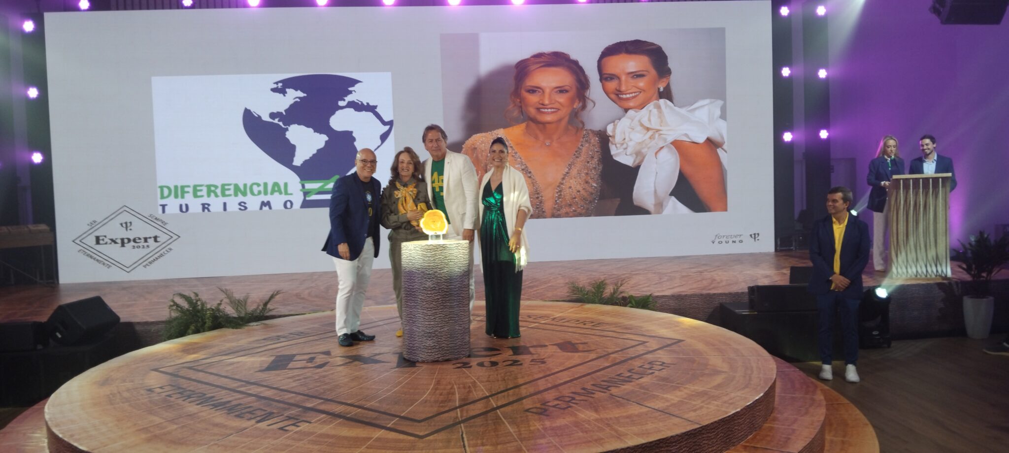 Representantes da Diferencial Turismo durante a cerimônia de premiação do Expert 2025, realizada pelo Club Med no Lake Paradise. Crédito: Denis Rugeri.