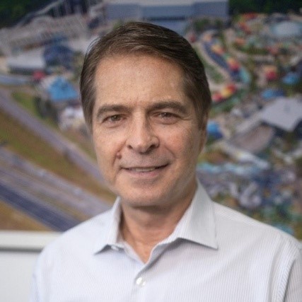 Alain Baldacci, CEO do Wet’n Wild e presidente da Associação de Apoio ao Distrito Turístico Serra Azul (AADTSA), destaca a importância de reconhecer o desempenho dos estudantes por meio da campanha Aluno Nota 10. - Crédito: Studio Wet