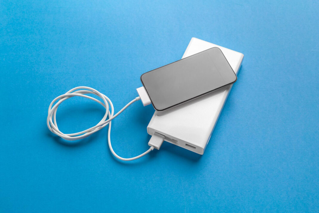 Vai viajar? Veja por que power banks preocupam companhias aéreas - Crédito: Magnific / Freepik