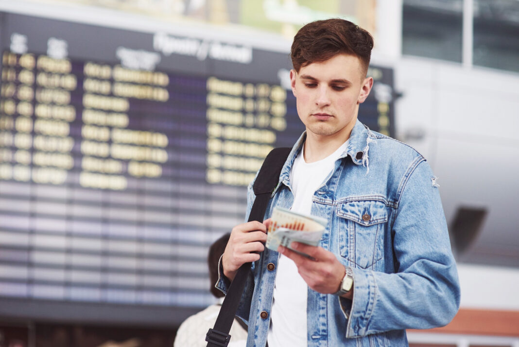 LATAM dá orientações para menores desacompanhados nas férias de julho - Crédito: Magnific / Freepik