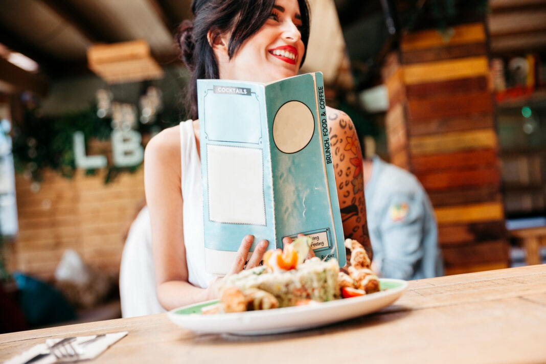 Gastronomia movimenta o turismo: brasileiros buscam experiências autênticas em viagens - Crédito: Magnific / Freepik Gastronomia movimenta o turismo: brasileiros buscam experiências autênticas em viagens - Crédito: Magnific / Freepik