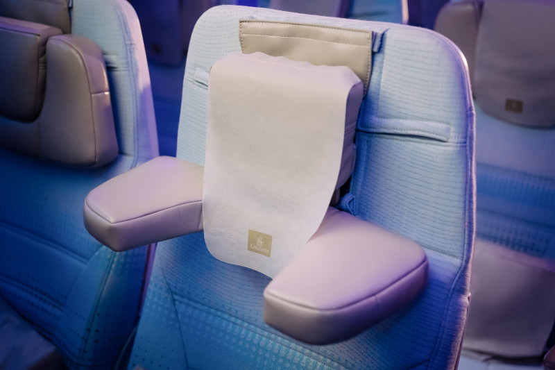 Emirates lança inédito encosto de cabeça ergonômico para passageiros da Classe Econômica - Crédito: divulgação Emirates lança inédito encosto de cabeça ergonômico para passageiros da Classe Econômica - Crédito: divulgação