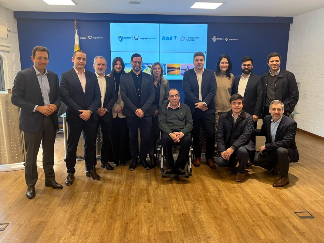 Autoridades e representantes do setor aéreo e turístico participam do evento de anúncio da ampliação dos voos da Azul para Punta del Este. (Crédito: divulgação/Azul)