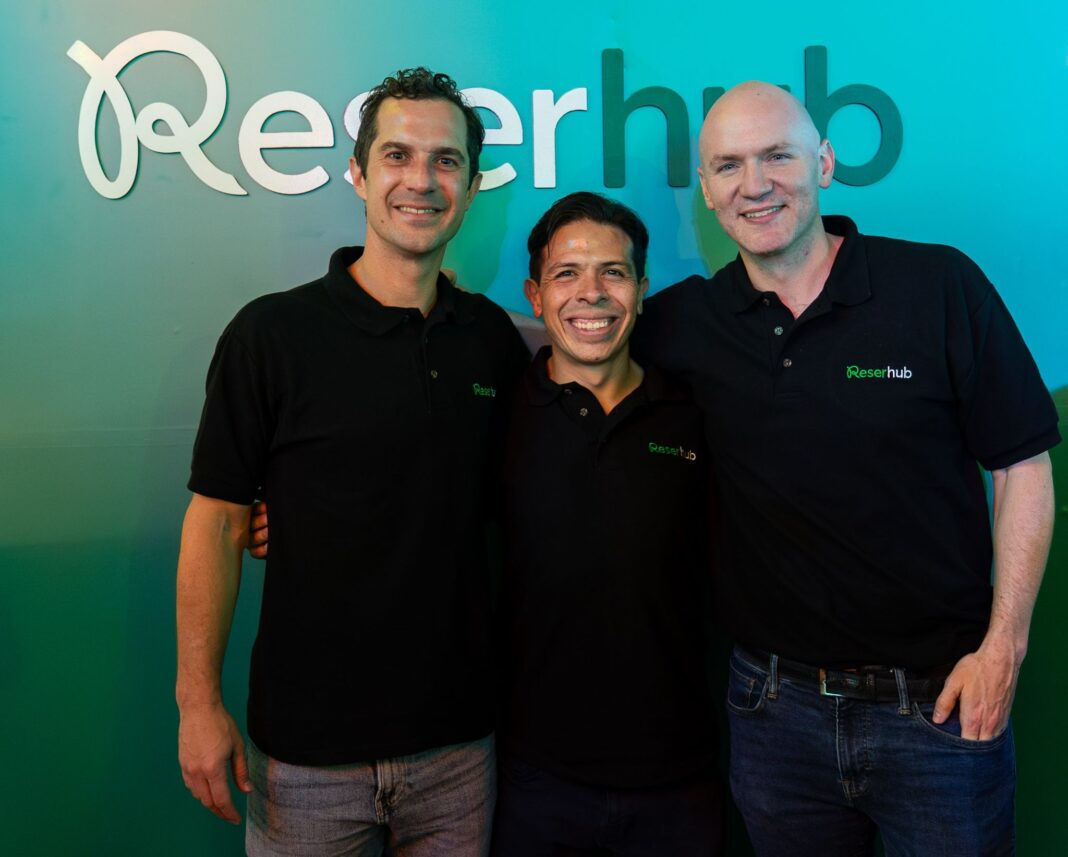 Sebastián Gómez, Adrián Cuadros e Andrés Sucre, cofundadores da Reserhub. - Crédito: Divulgação Sebastián Gómez, Adrián Cuadros e Andrés Sucre, cofundadores da Reserhub. - Crédito: Divulgação