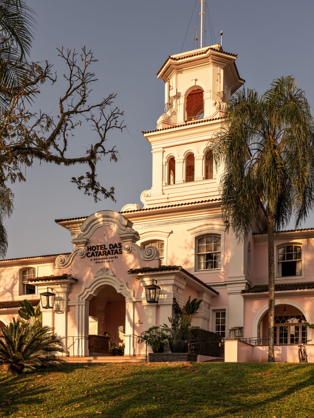 Único hotel localizado dentro do Parque Nacional do Iguaçu, o Hotel das Cataratas oferece acesso exclusivo às Cataratas do Iguaçu aos hóspedes. - Crédito: Divulgação